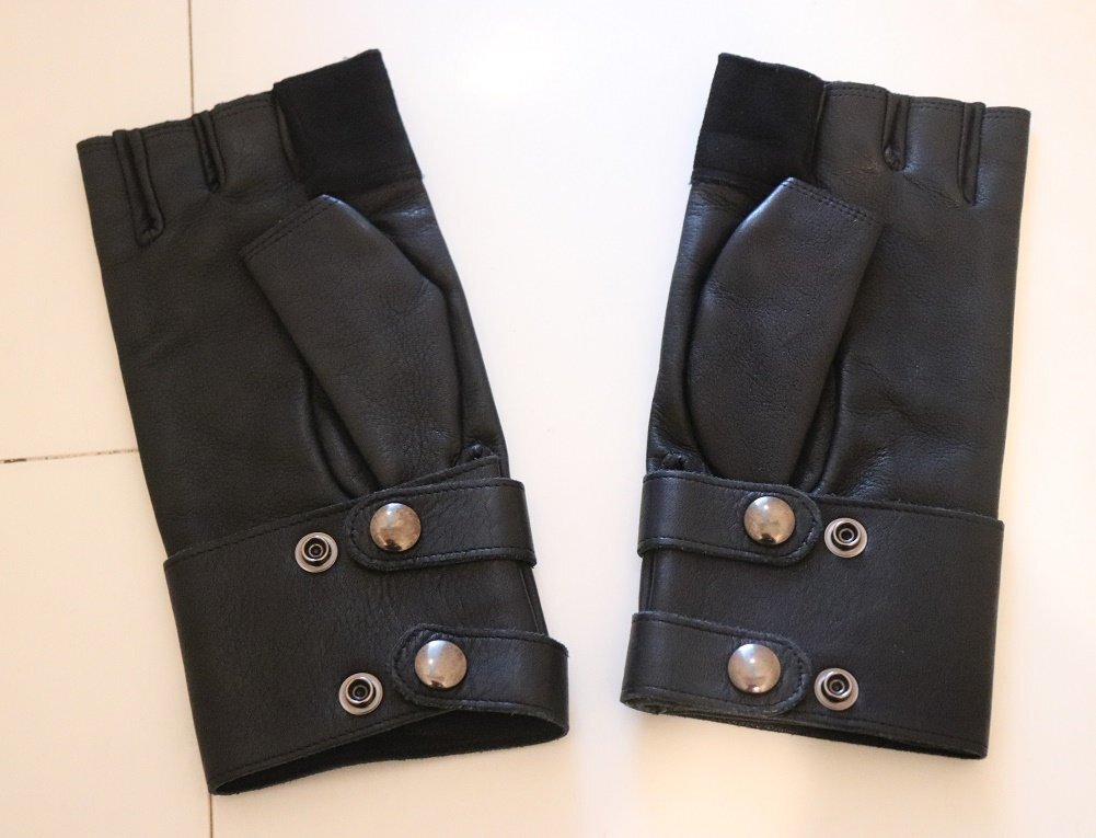 DRESSEDUNDRESSED ドレスドアンドレスド新品オープンフィンガーレザー手袋黒拍卖