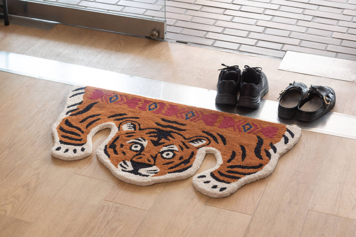 北欧 おもしろ ぶさかわ おしゃれ カーペット 動物 タイガー トラ アニマル ラグ 玄関マット フロアマット とら もこもこ FAB-011 M01拍卖