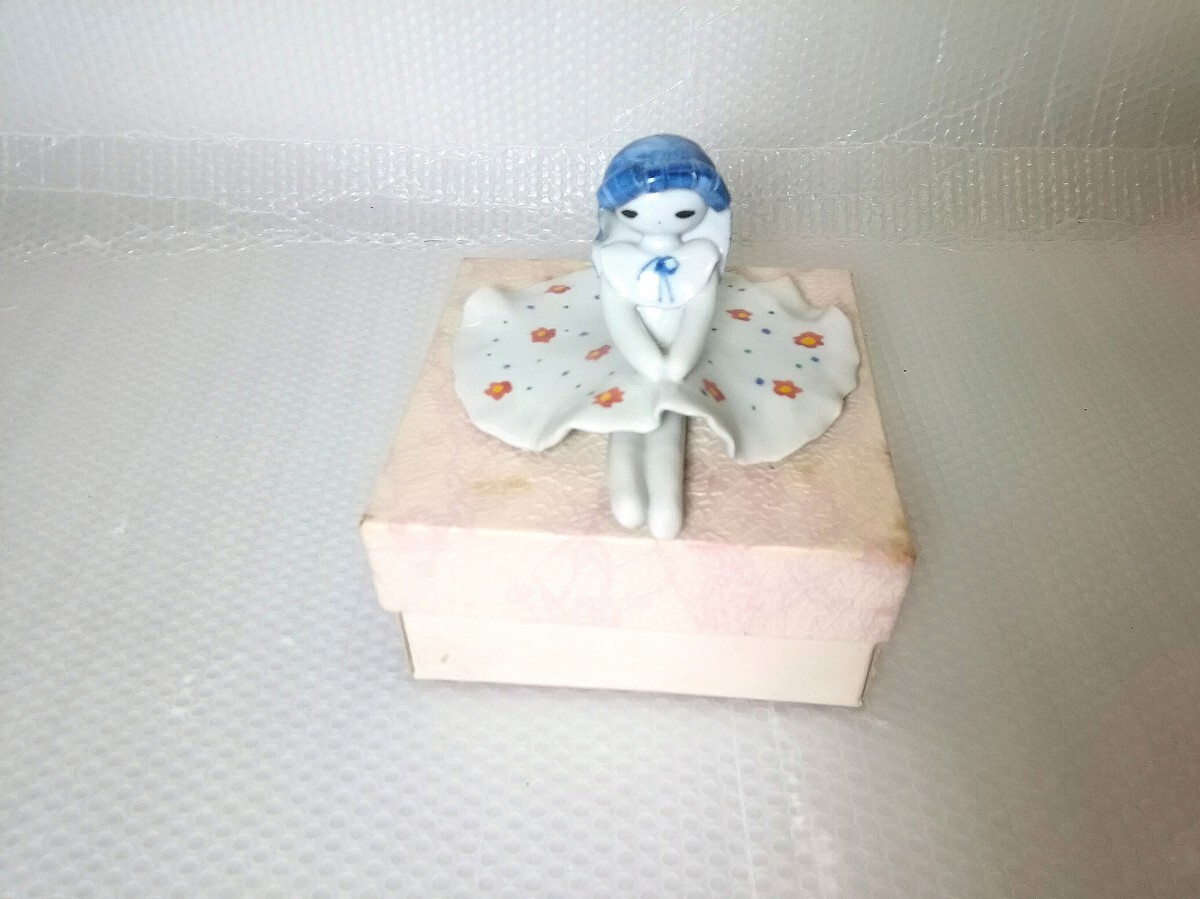 九谷焼 ドレス人形 ミニ人形 陶器 置物 飾り物 伝統工芸拍卖