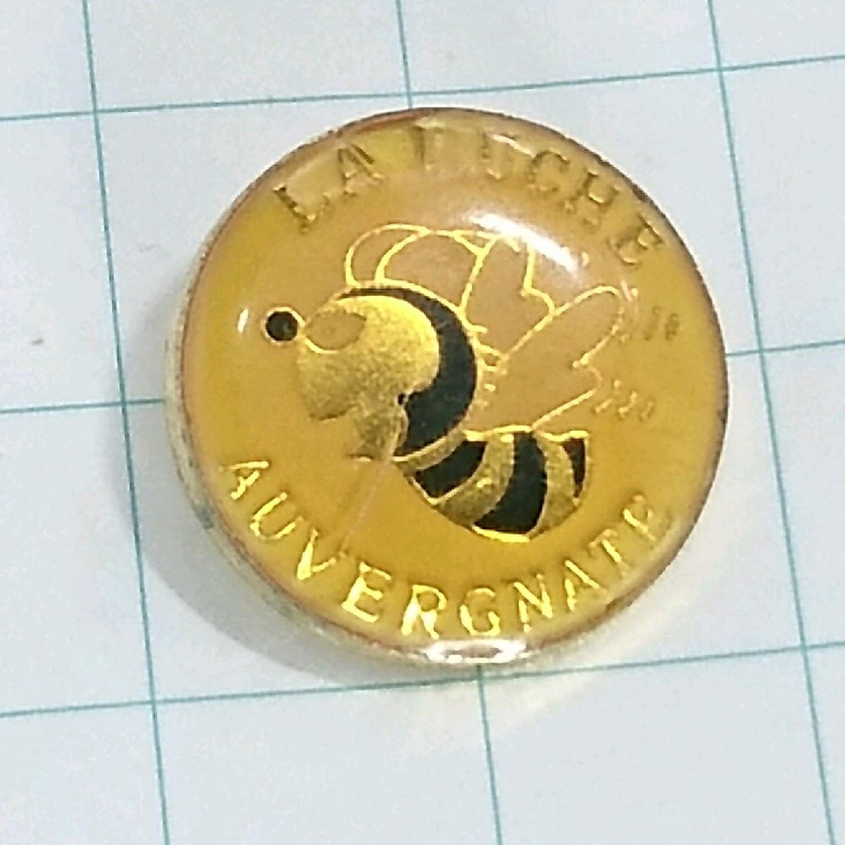 送料無料)ラ・リューシュ はちみつ 旅行観光記念 輸入 ピンバッジ ピンズ PINS A26399拍卖