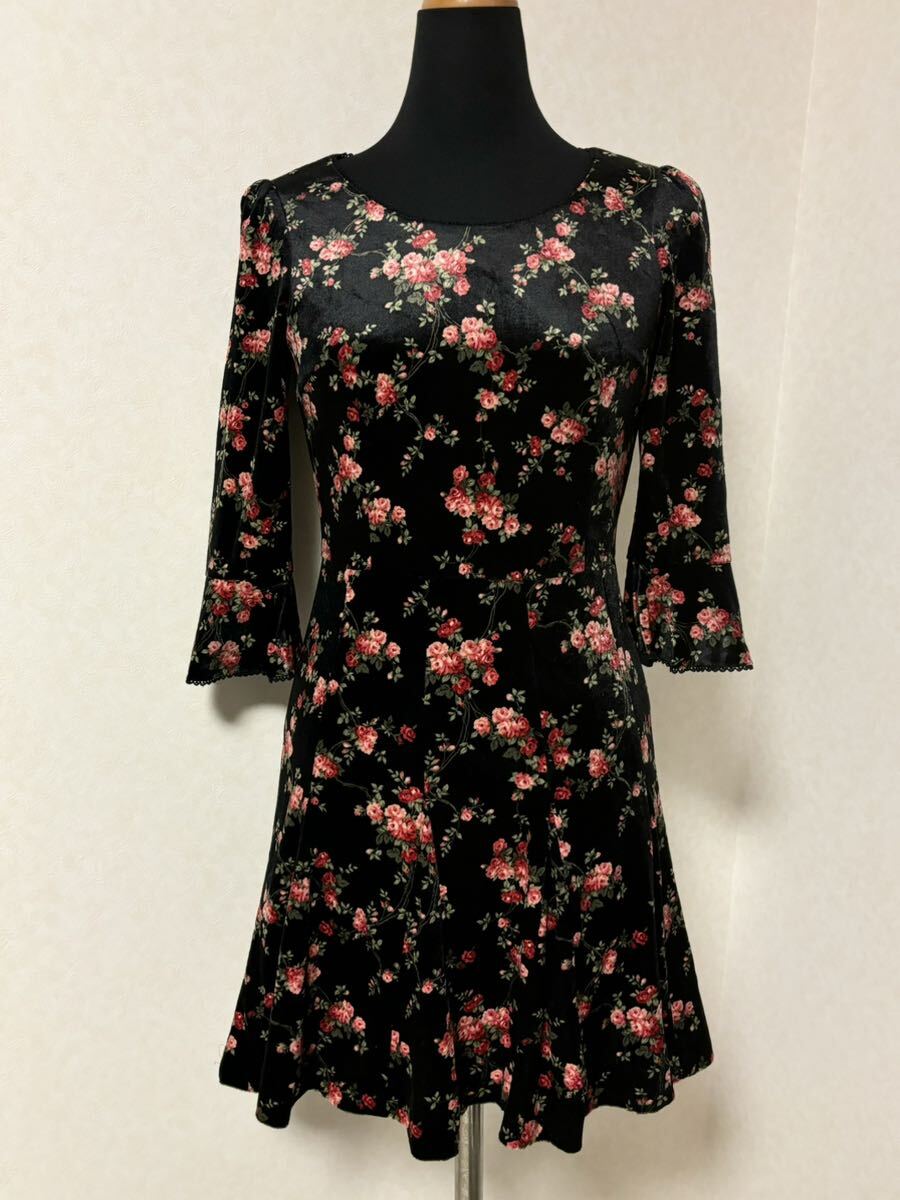 ■ 丸井 日本製 クリスタルシルフ 小さいサイズ レディース ベルベット ベロア 薔薇柄 七分袖 フレアー ワンピース 36S Sサイズ ブラック拍卖