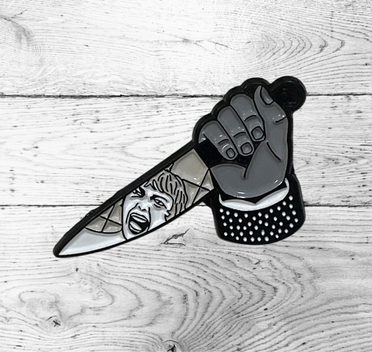 251 ピンバッジ ピンズ ホラー映画 ハロウィン ナイフ ブローチピン拍卖