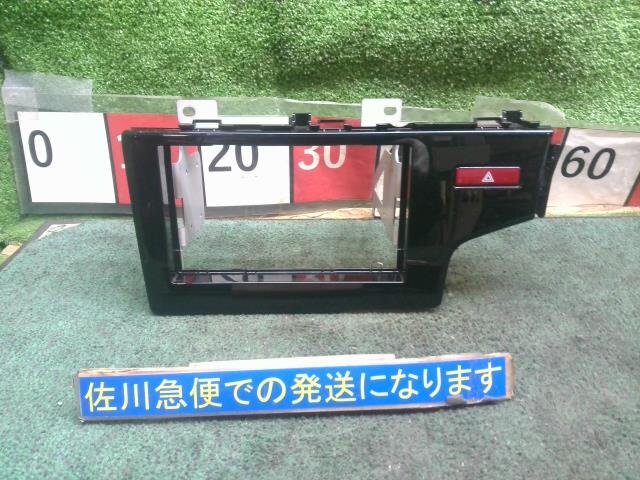 ホンダ フィット ハイブリッド GP6 純正 オーディオパネル 77250-T5A-00 ブラケット付 傷有り 現状販売 中古拍卖