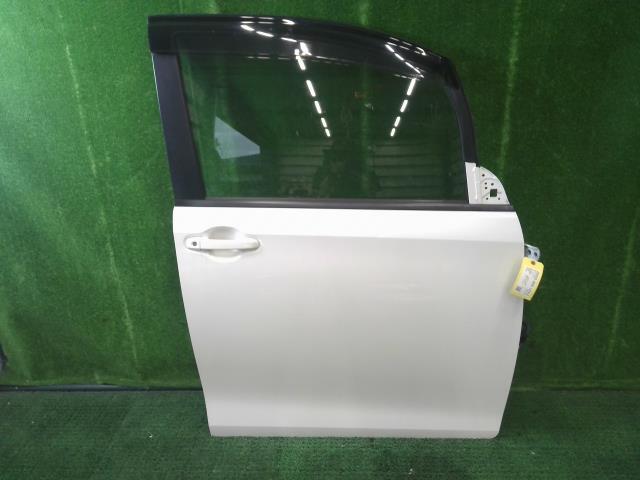 ヴォクシー DAA-ZWR80G 右フロントドア 右Fドア 運転席 070 67001-28250拍卖