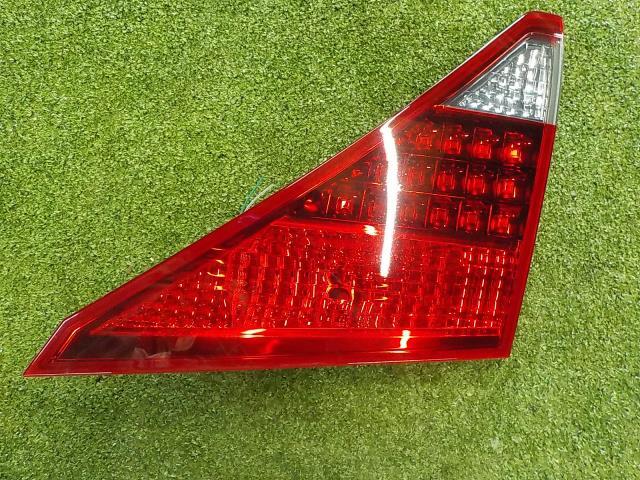 アルファード GGH20W 右内側テールランプ ゲート側拍卖