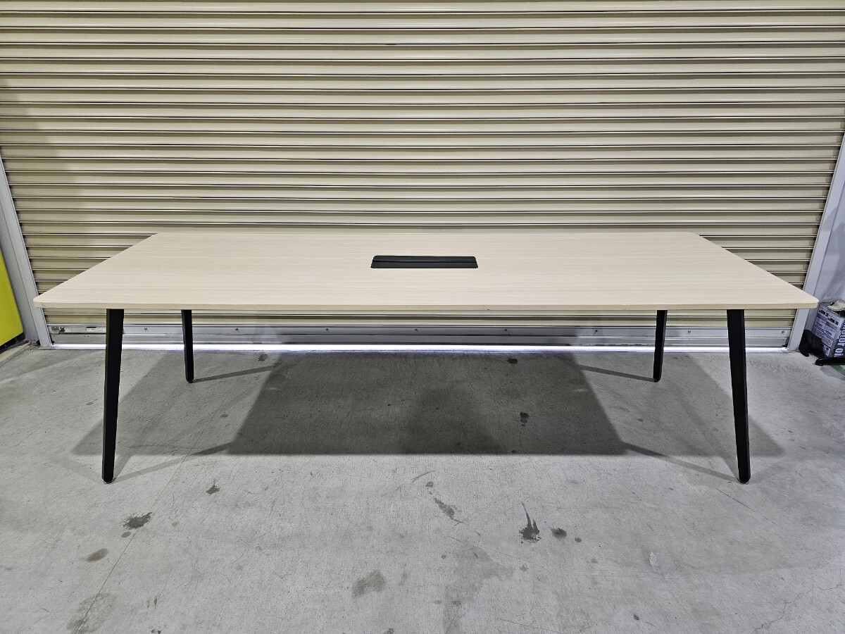 【中古品】内田洋行 大型 デスク テーブル 机 高さ715mm 横幅2,400mm 奥行き900mm オフィス 会議 ホワイト ミーティング拍卖