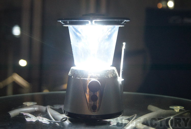 【キャンプやアウトドアで活躍!】★AMラジオ付 8LEDランタン/LEDで明るいランタン拍卖