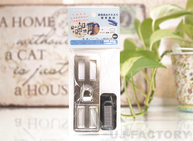 【送料無料!額縁/フォトフレーム専用壁掛金具】フレームハンガー/Mサイズ 壁美人★ネジ・ビスを使用しないので穴がわからない!拍卖