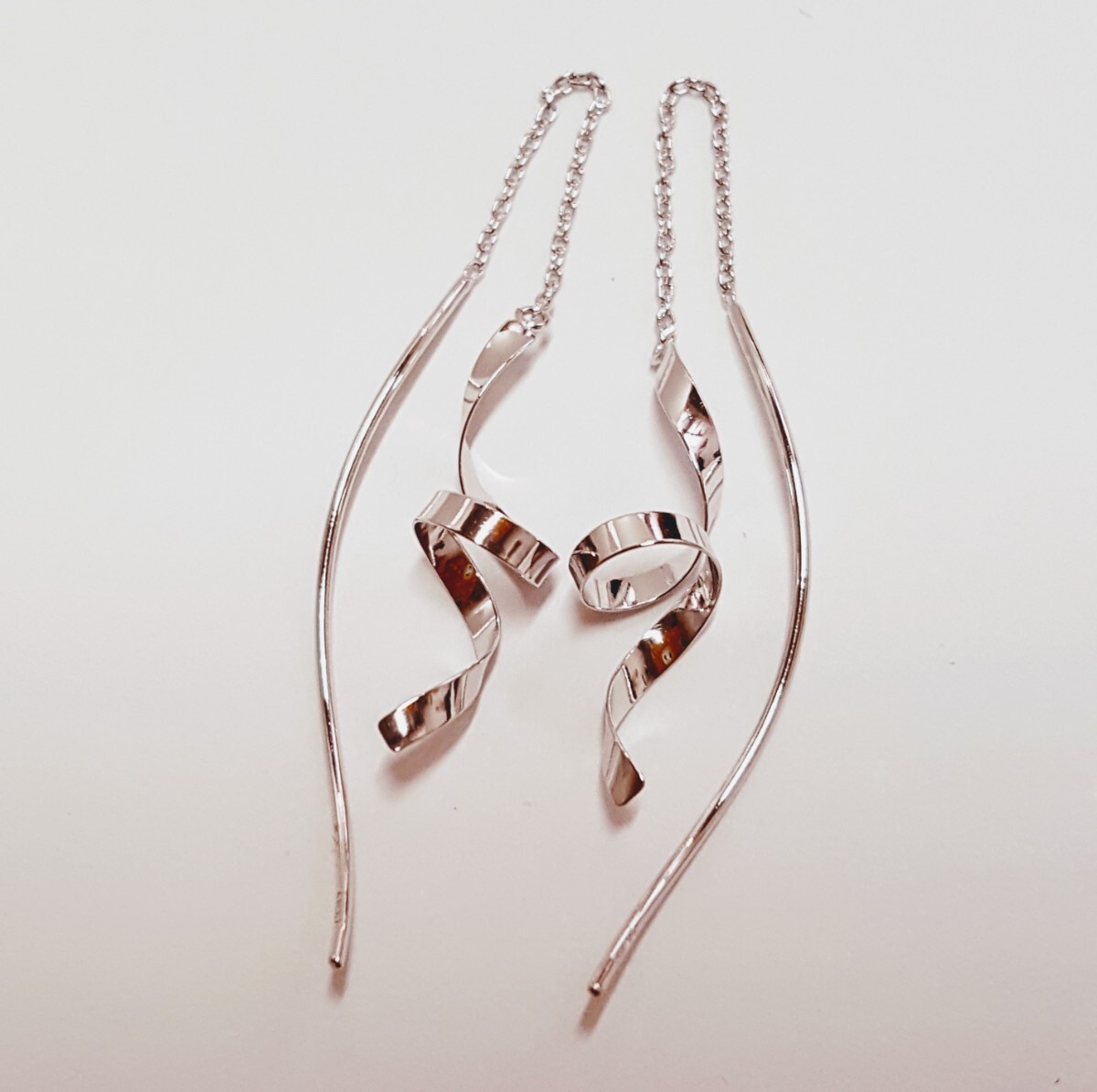 新品☆K14ホワイトゴールド螺旋ウェーブ アメリカンピアス拍卖