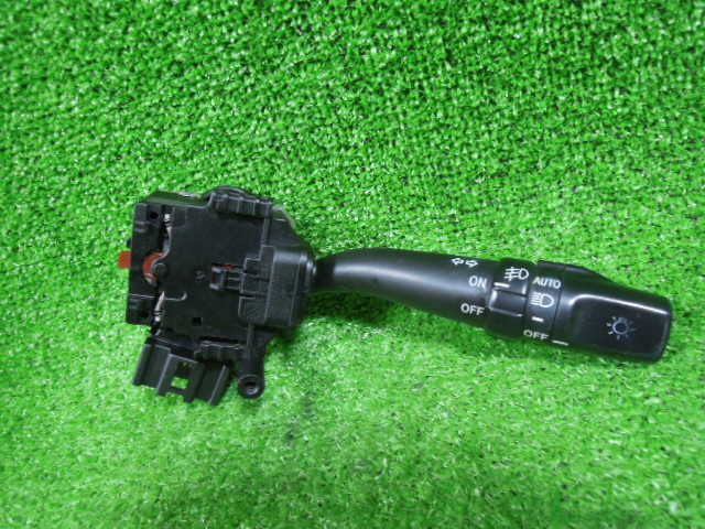 トヨタ アルファード ANH15W ライトスイッチ ウィンカースイッチ 中古 P61 32240 30SUD63 C30CS334 16ピン 15700拍卖