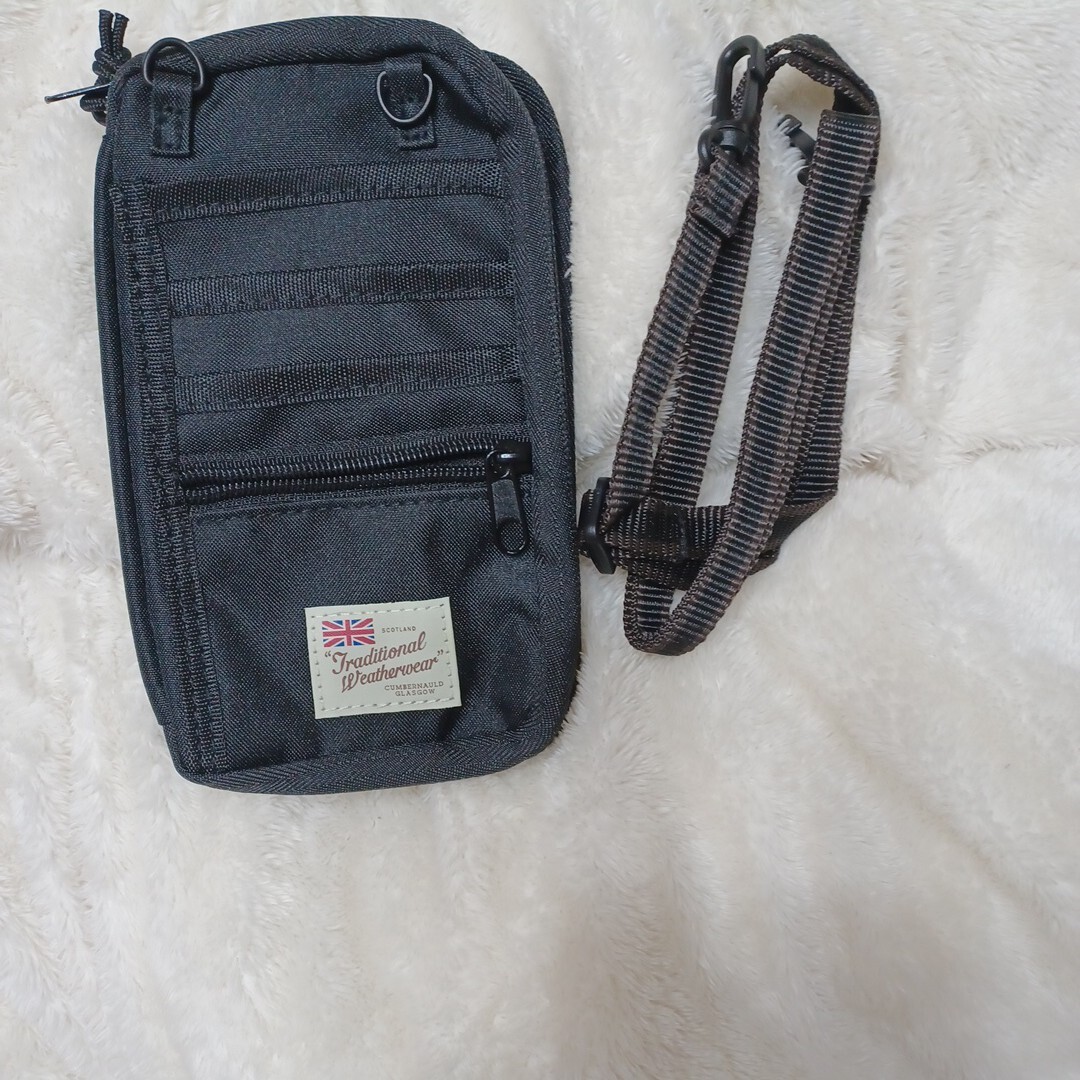 InRed 6月号 トラディショナル ウェザーウェア リバーシブルスマホ ポシェット拍卖