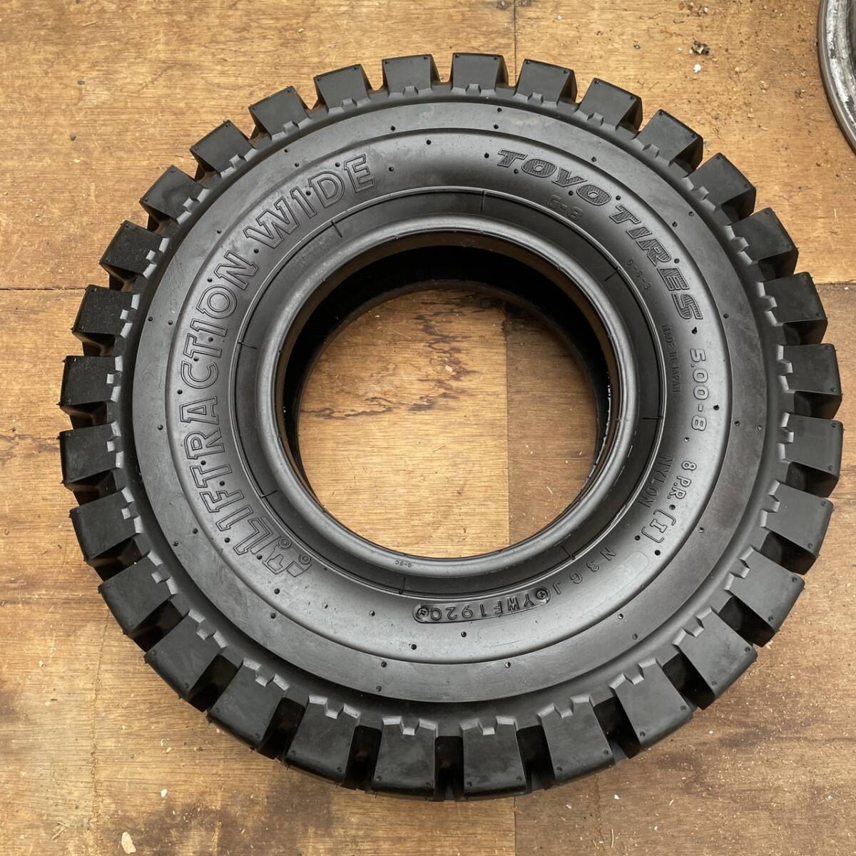 【未使用】フォークリフト タイヤ TOYO 5.00-8 8PR拍卖