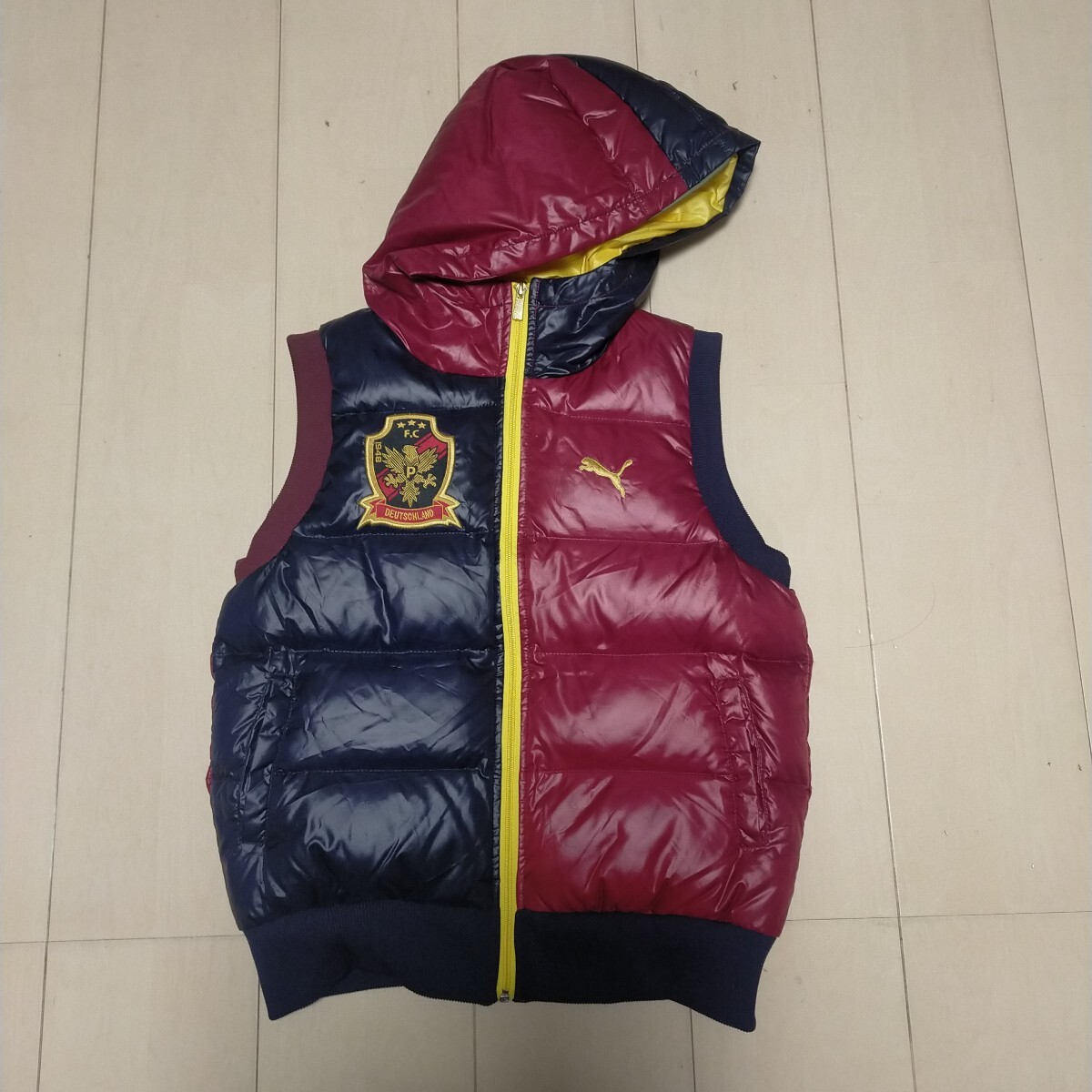 ダウンベスト プーマ PUMA 130cm 中綿ダウン70% フェザー30% 子供 キッズ ジュニア  アウター ジャンパー  ネイビー 美品 拍卖