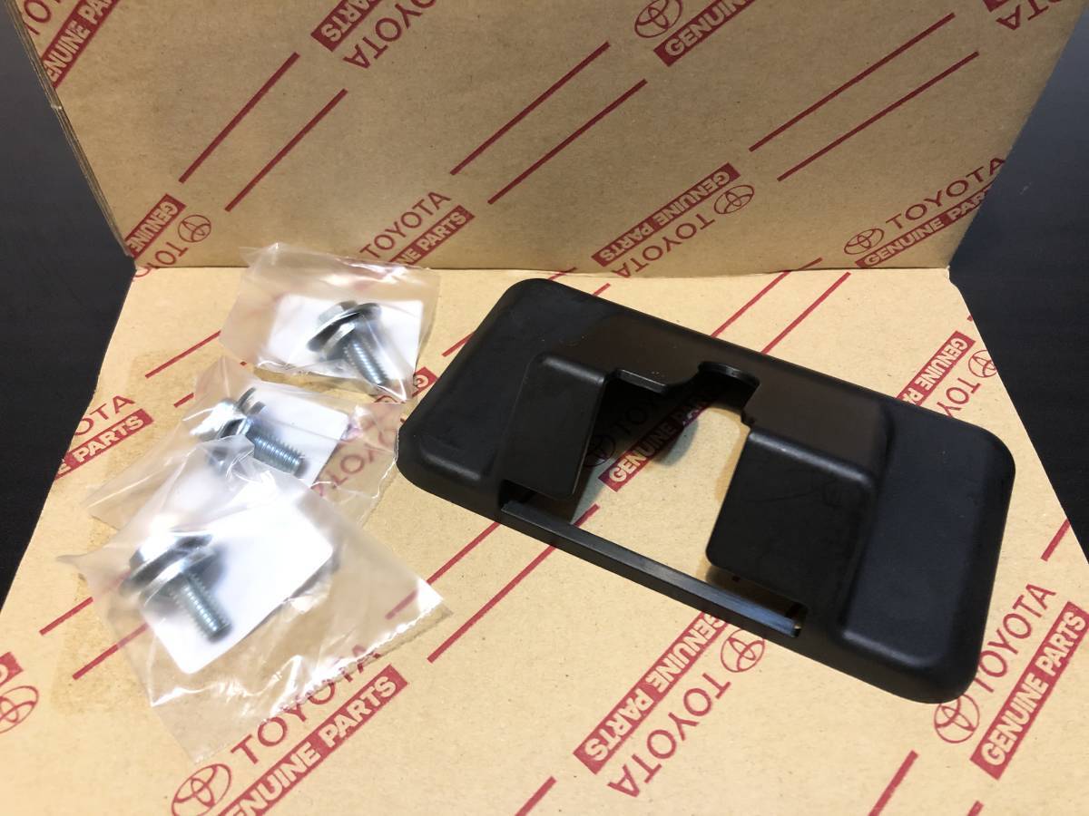 長期保管 トヨタ 部品 バックドアロックカバー ボルト3本付 iQ (KGJ10/NGJ10) リアゲートロックカバー 拍卖