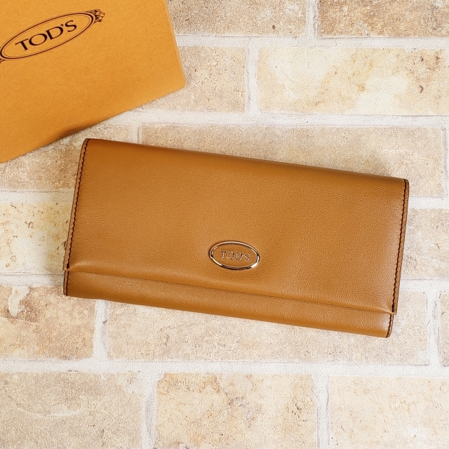 未使用 トッズ TOD's レザー フラップ 長財布 小銭室有 イタリア製 ベージュ拍卖