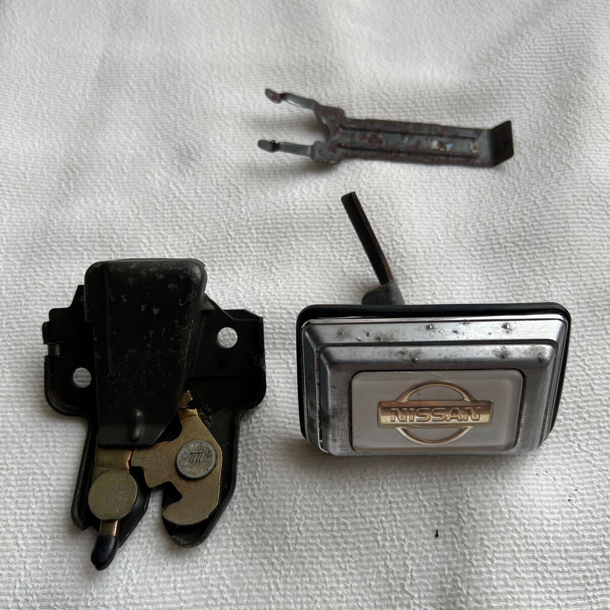 日産★キーシリンダー★トランク用★キーシリンダーカバー★角型★ジャンク品拍卖