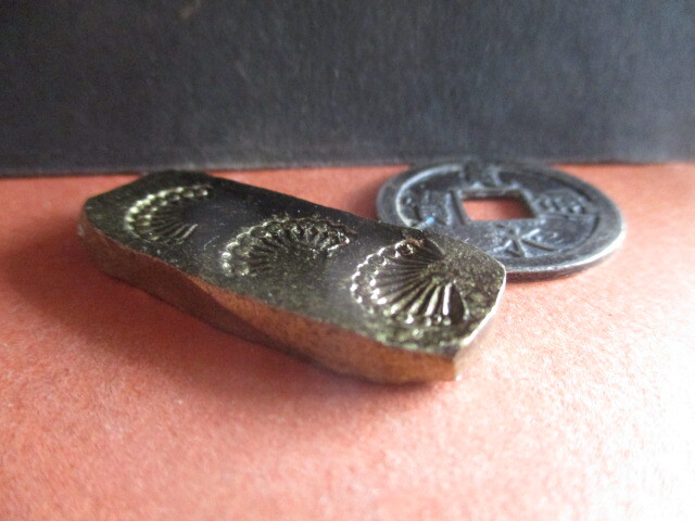 北条早雲の相模蛭藻金 量目約22.5g 刻印「北条菱」「扇面乱舞」拍卖