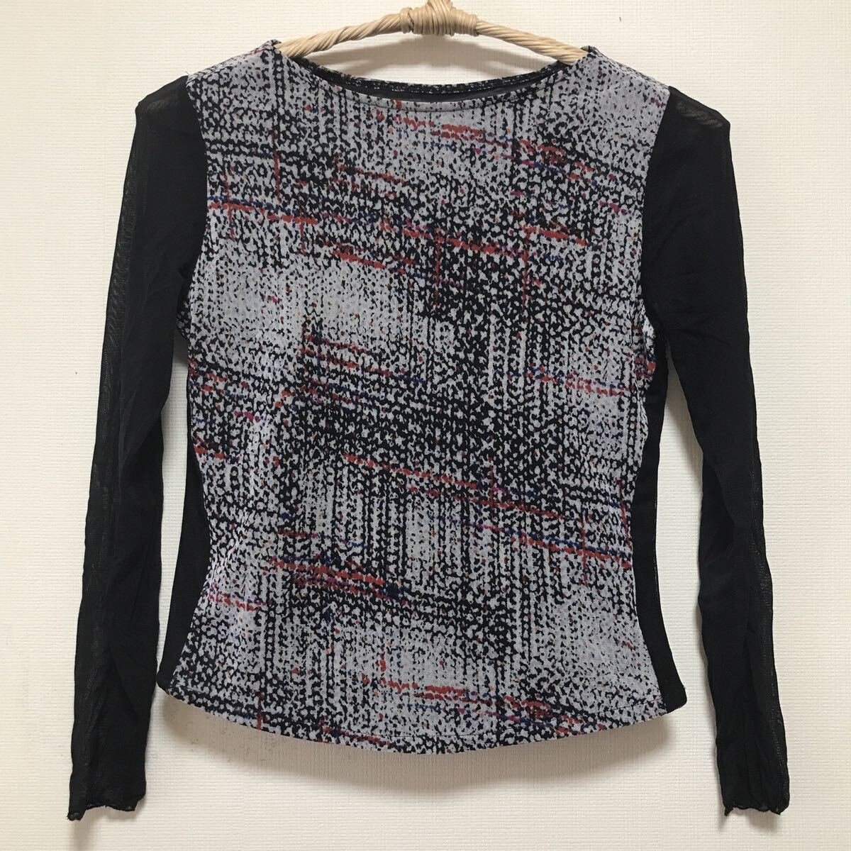 中古 シアーパワーネット長袖 Tシャツ グラデーションパターン 黒・灰色・赤ストレッチ 長袖 カットソー拍卖