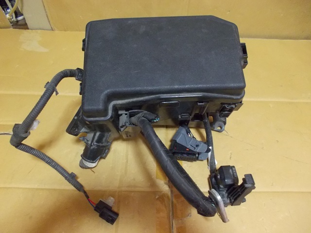 プリウス ZVW30 前期 寒冷地 エンジンルーム内ヒューズBOX拍卖