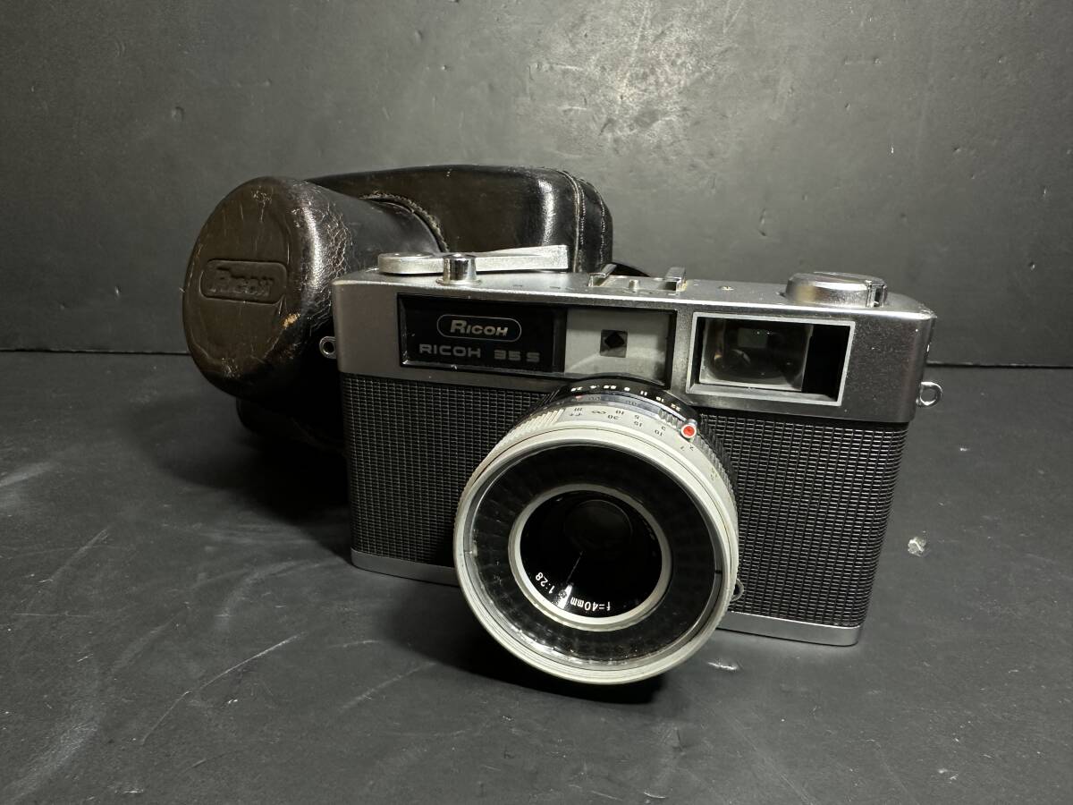 ★コレクター必見!! RICOH 35S リコー フィルムカメラ ブラック ケース付き f40㎜ 1:2.8 レンズ付き 撮影機器 部品取り ビンテージ Z717拍卖