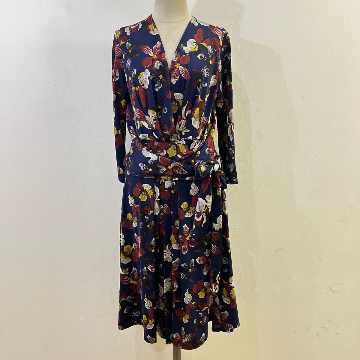 FIFILLES PARIS フランス製 Vネックワンピース ロングワンピース 総柄ワンピース 花柄 デザインワンピース【レターパックプラス郵送可】I拍卖