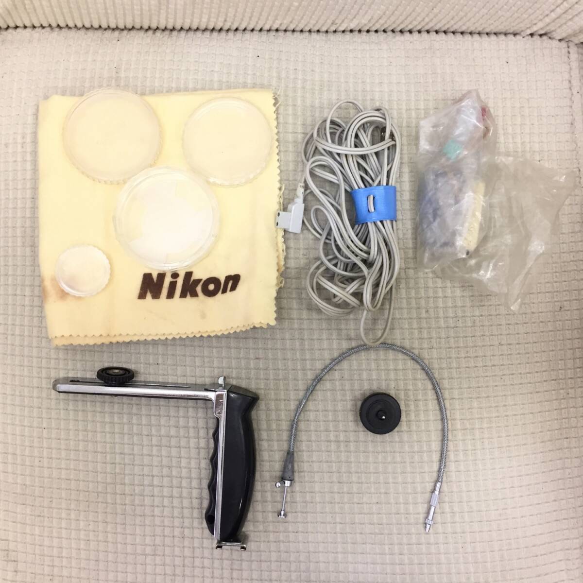 『用品』まとめて『おそらくカメラアクセサリー』動作未確認・ジャンク扱い レトロ 年代物 カメラ用品拍卖