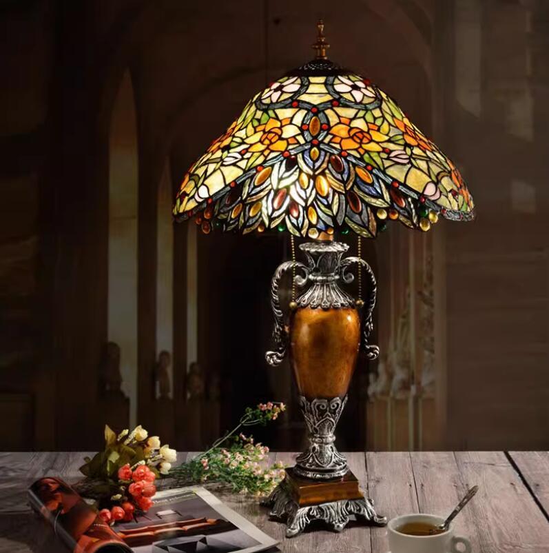 人気品 新品室内芸術大人気 豪華 ステンドランプ ステンドグラス アンティーク花柄レトロな雰囲気がおしゃれヴィンテージ 照明拍卖