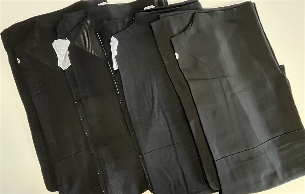 花とら●リサイクル着物 喪用まとめて 4枚まとめて リメイク 素材 着用可能 240923拍卖