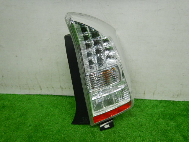 3A】【送料記載】プリウス ZVW30 / 右テールランプ 81550-47120 / スタンレー 47-37 / LED 【408204】拍卖