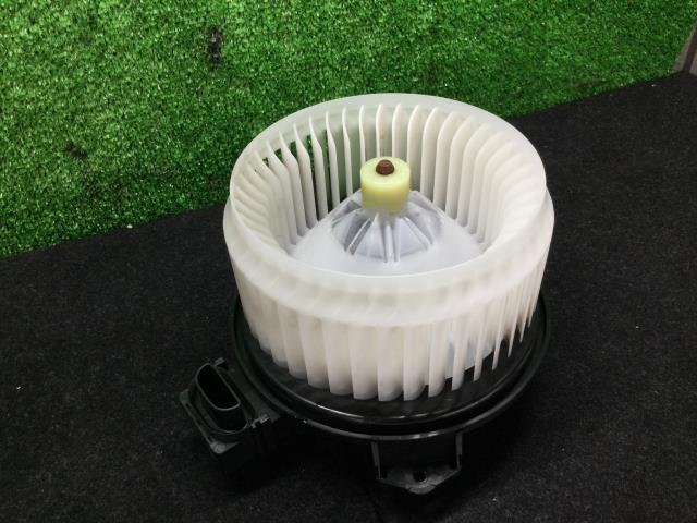 ヴィッツ DBA-KSP90 ヒーターブロアモーター Fリミテッド2 1F7 87103-52120拍卖