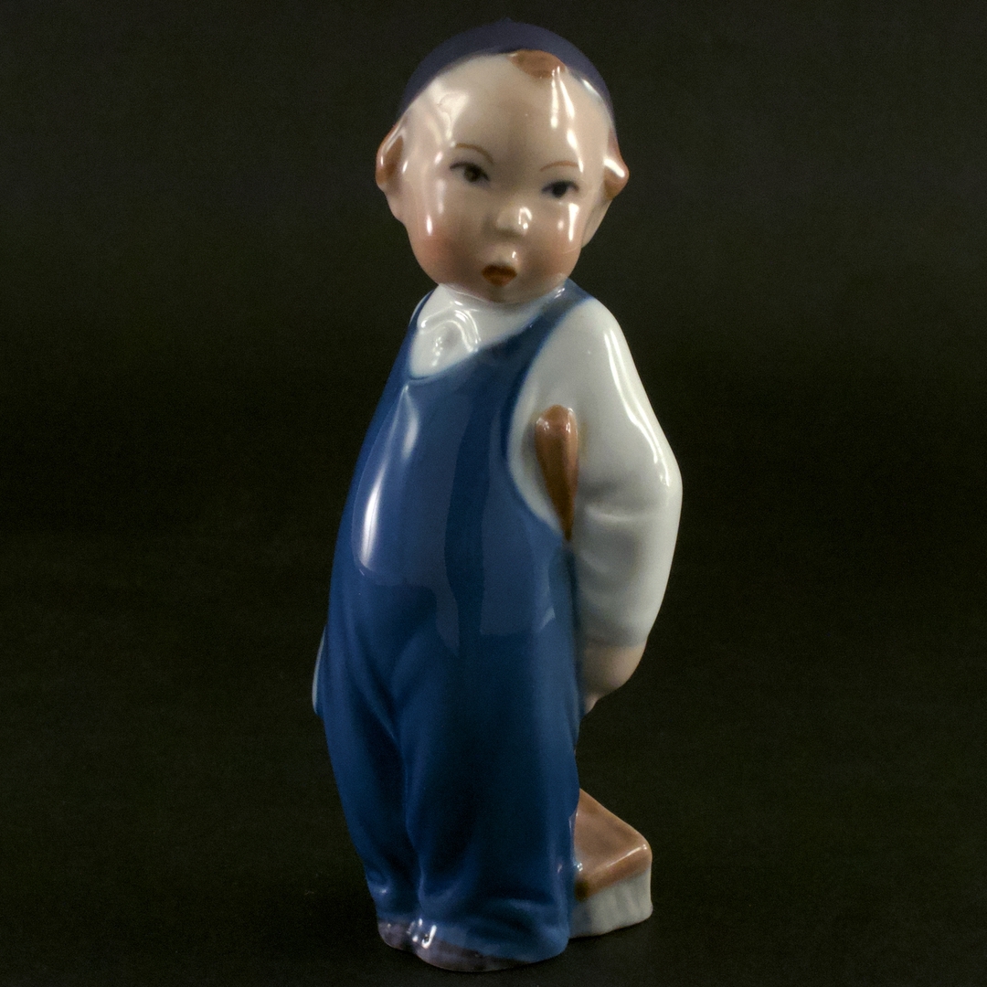 デンマーク ロイヤルコペンハーゲン(Royal Copenhagen) 掃除少年 Boy With Sweeping Brush拍卖