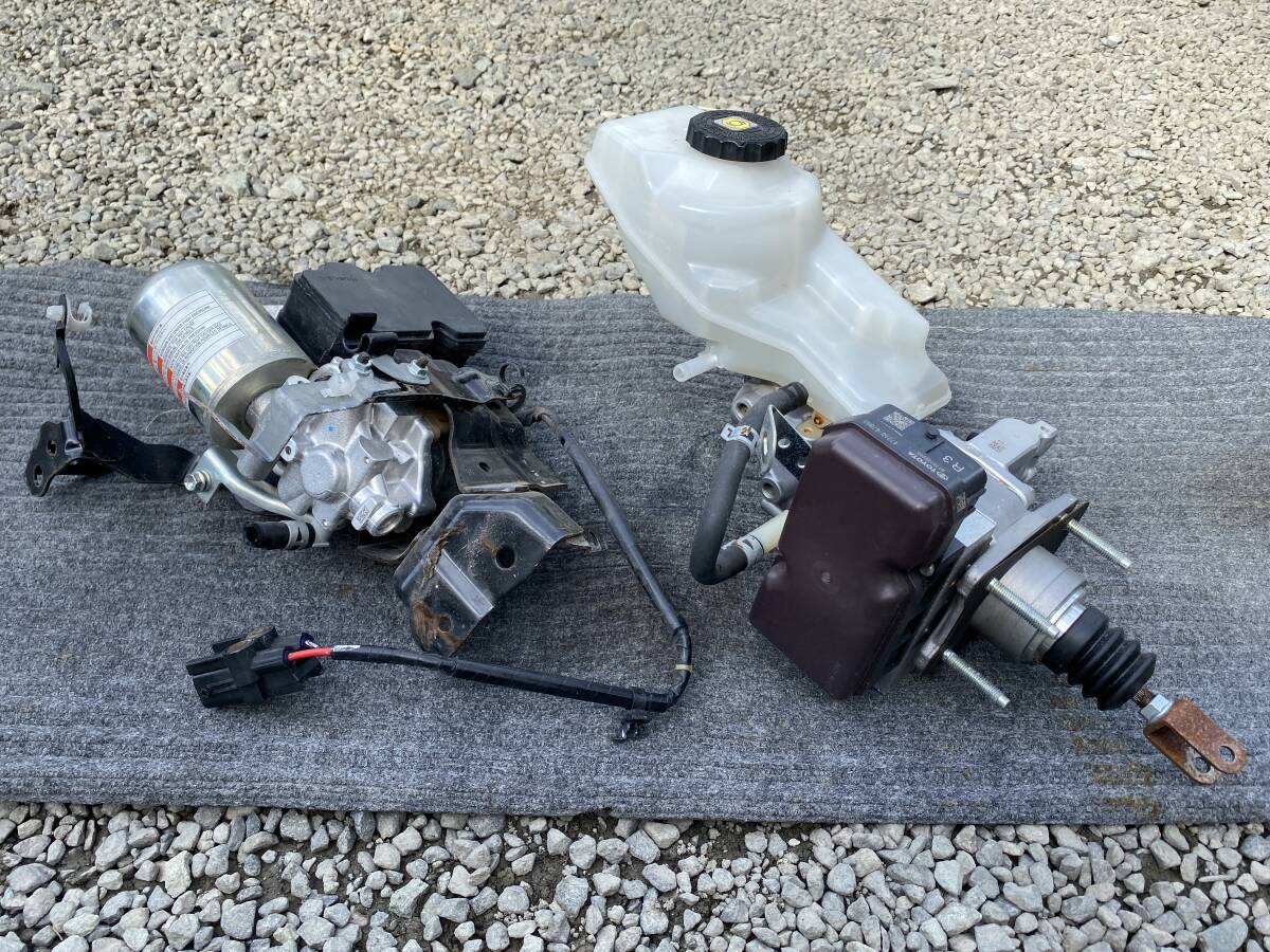 平成29年式 プリウス PHV ZVW52 ABSアクチュエーター ブレーキマスター Aレザーパッケージ 拍卖