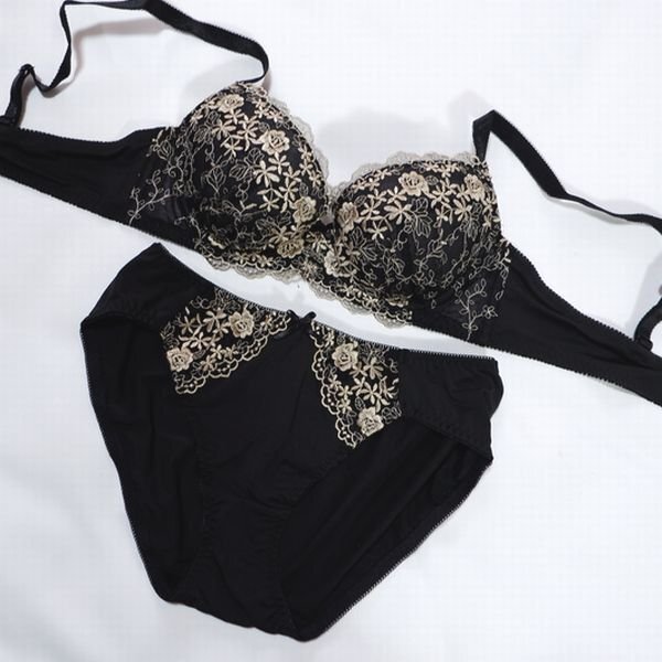 エレーヌ C75L 可憐なお華の刺繍 ブラ&ショーツ 黒×イエロー拍卖
