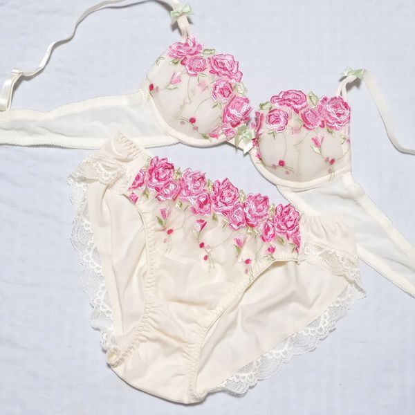 未使用 A75M 薔薇刺繍 寄せ上げ ブラ&ショーツセット バニラ拍卖