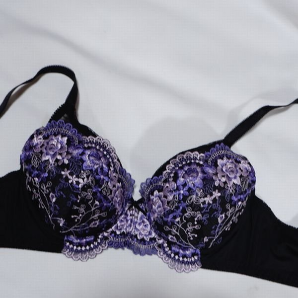 エレーヌ C75 寄せ上谷間 お華刺繍 フルカップブラジャー 黒拍卖