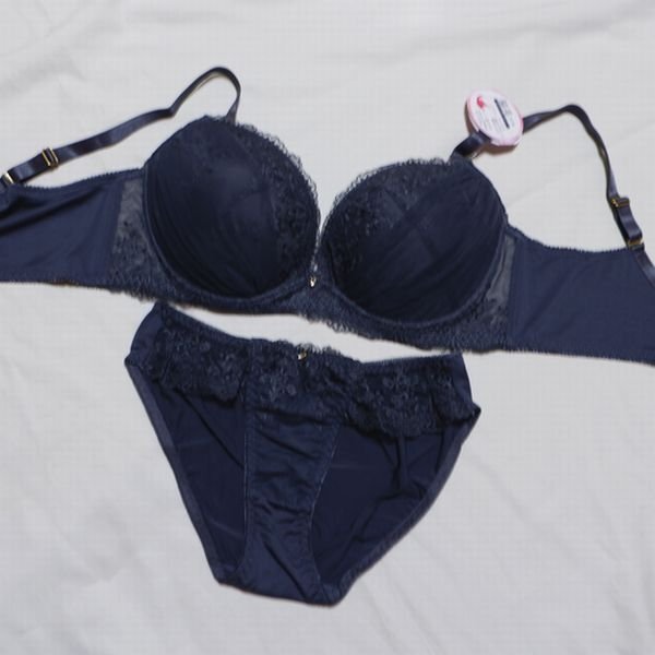 Last Elegante H80L 寄せ上谷間 L字ワイヤー丸胸 脇高着やせ 下厚モールドブラ&ショーツ チャコール拍卖