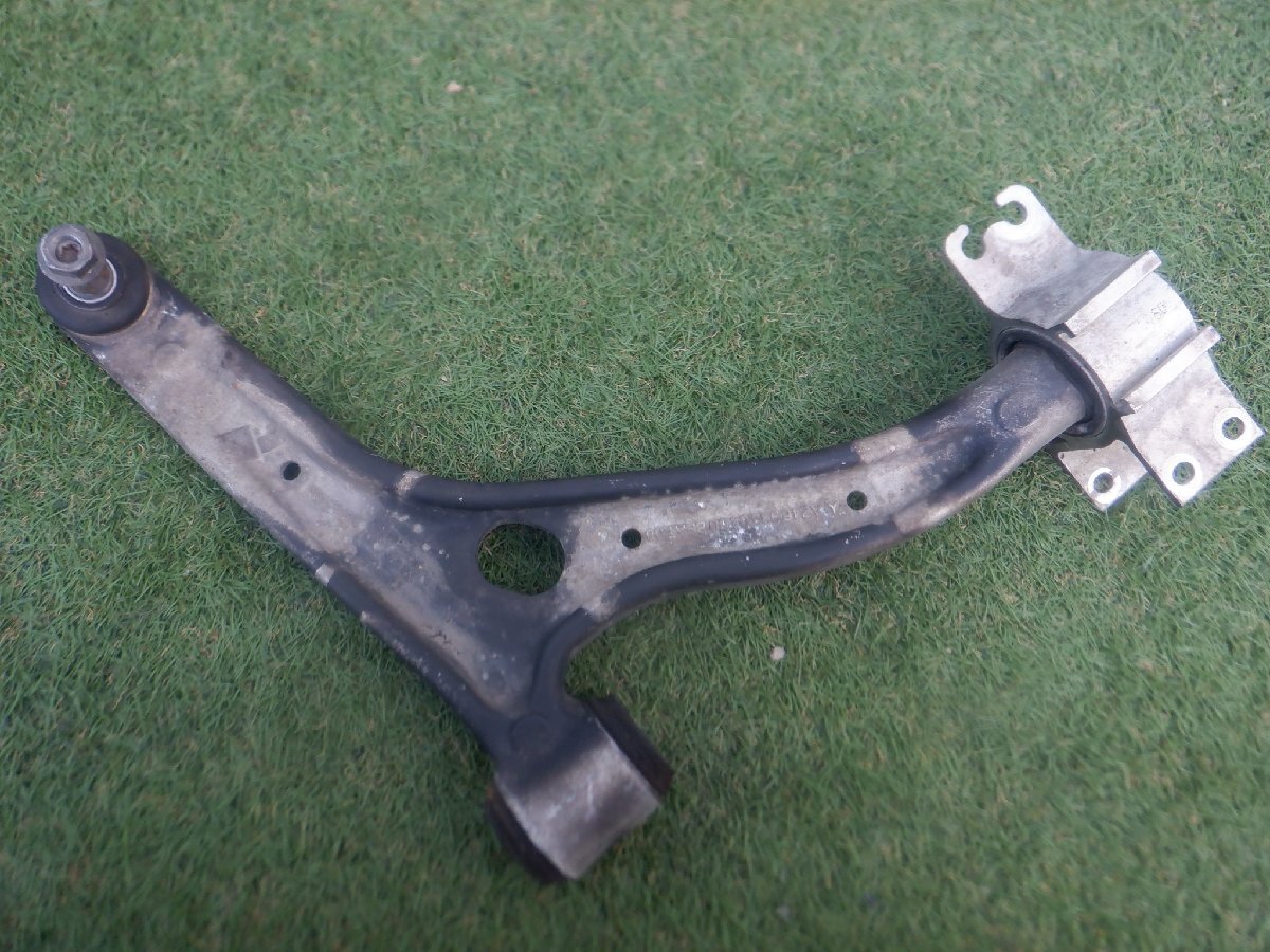 ベンツ純正 W246 Bクラス ロアアーム ロワアーム フロント 右側 A2463330400 Y-24-10-694拍卖