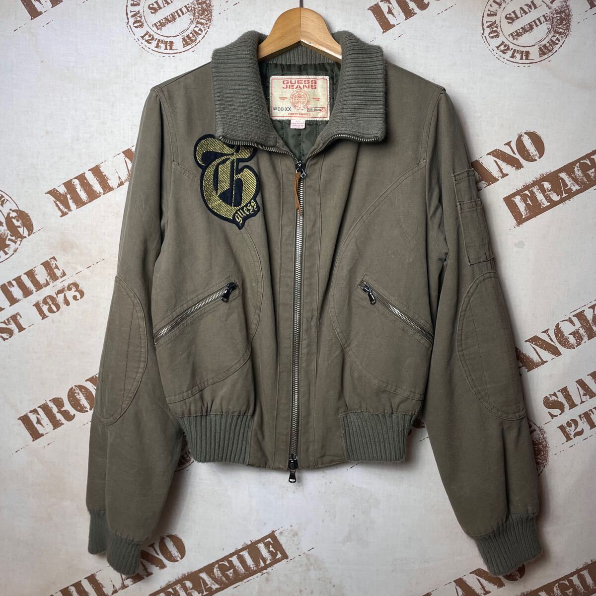 GUESS JEANS イタリア製 ショート丈 ジャケット ゲス ジーンズ ブルゾン ミリタリー風 made in italy ワッペン ダブルジッパー レディース拍卖