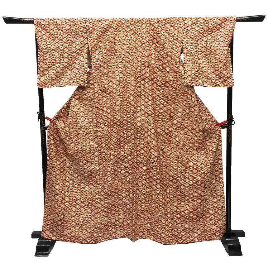 希少 京やC094 正絹 紬 小紋 伝統工芸 南部茜染め 天然染料の茜染 総絞り染め ワイドサイズ 袷 お仕立て上がり 未使用 新古品拍卖