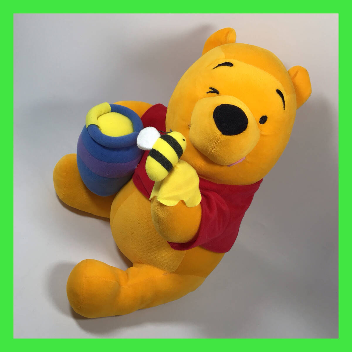 N-3157☆ くまのプーさん ハチミツを舐めている ぬいぐるみ拍卖