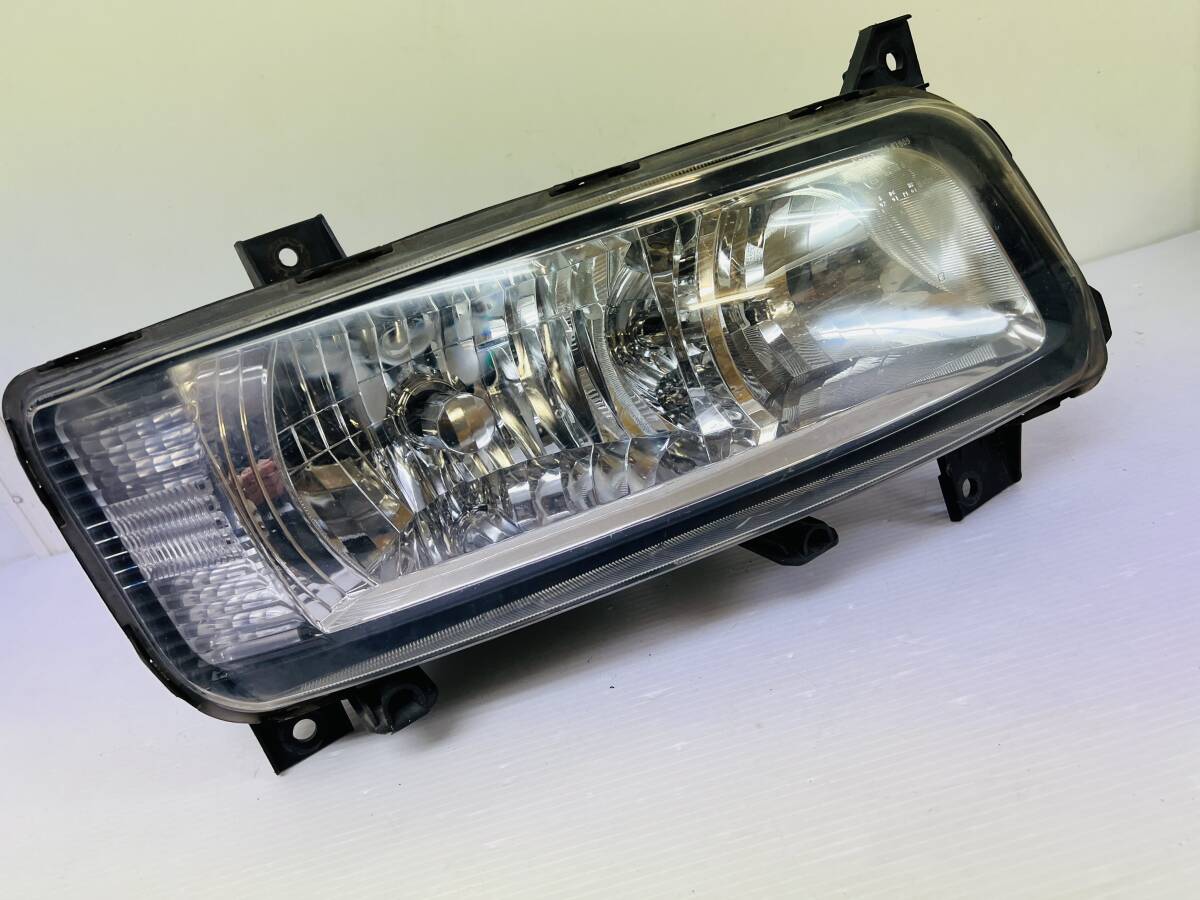 1A127m 三菱ふそう スーパーグレート QKG-FS54VZ ヘッドライト 右 右側 運転席側 KOITO 100-87909 点灯確認済み 9拍卖