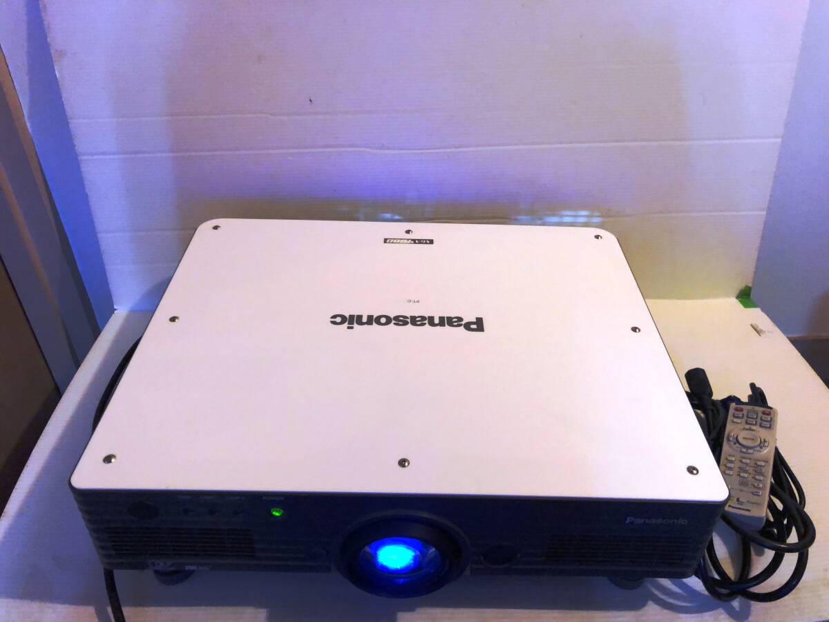 PANASONIC PT-D5700 ★6000ルーメン HDMI対応可能 投射サイズ50-600型 拍卖