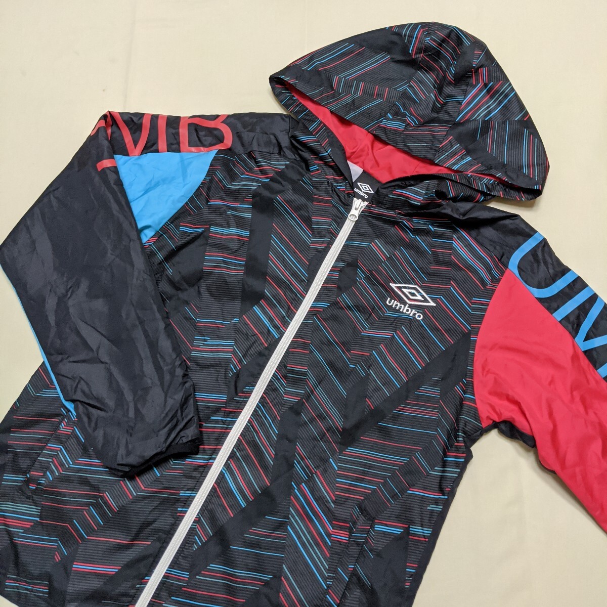 ☆WJ22 umbro アンブロ レディース L 長袖 裏地付き ジャンパー ウインドブレーカー 黒 フード付き スポーツ トレーニング フィットネス拍卖