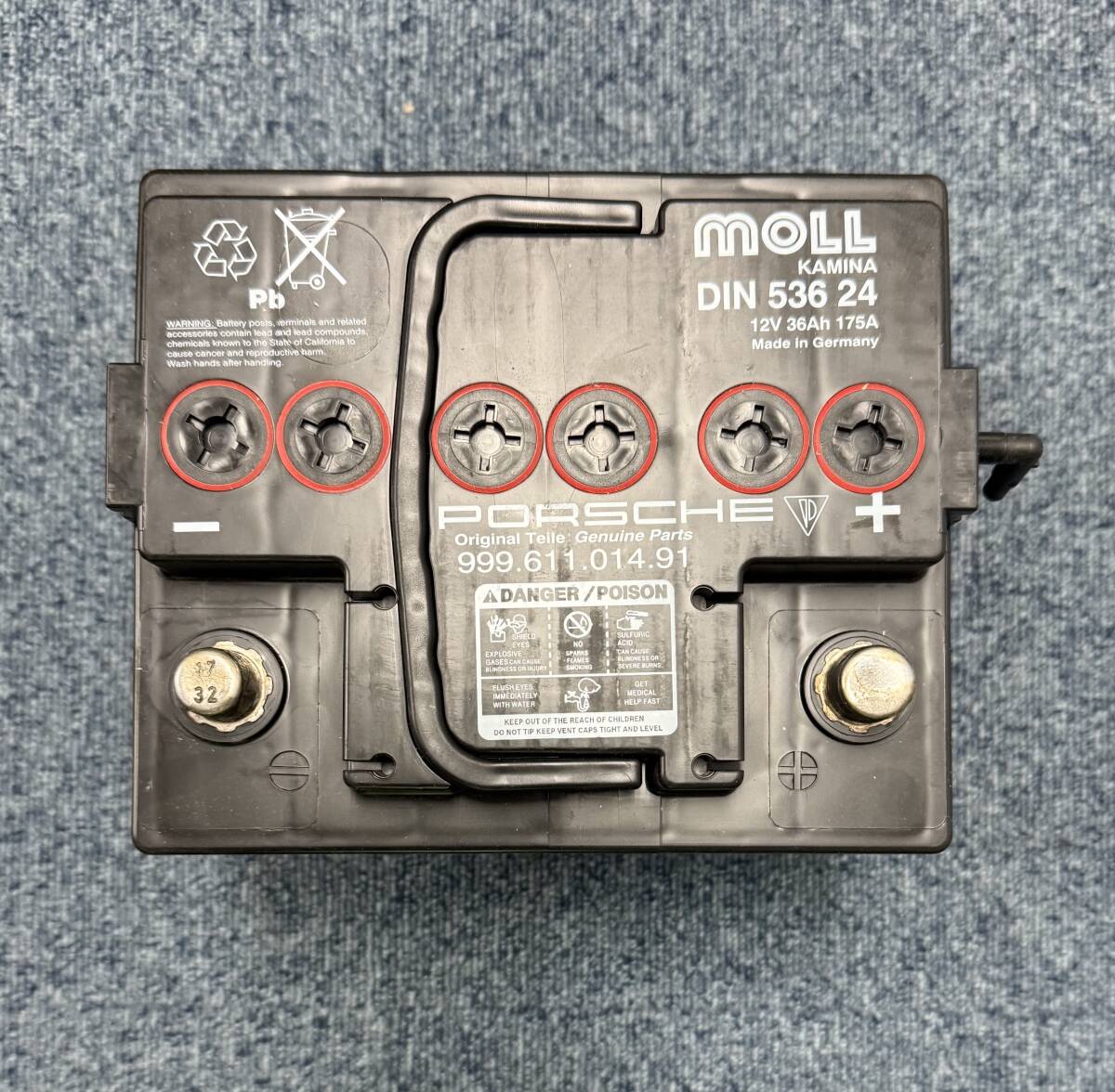 PORSCHE(ポルシェ)964RS用 純正バッテリー(電解液無し) 12V/36Ah/175A拍卖