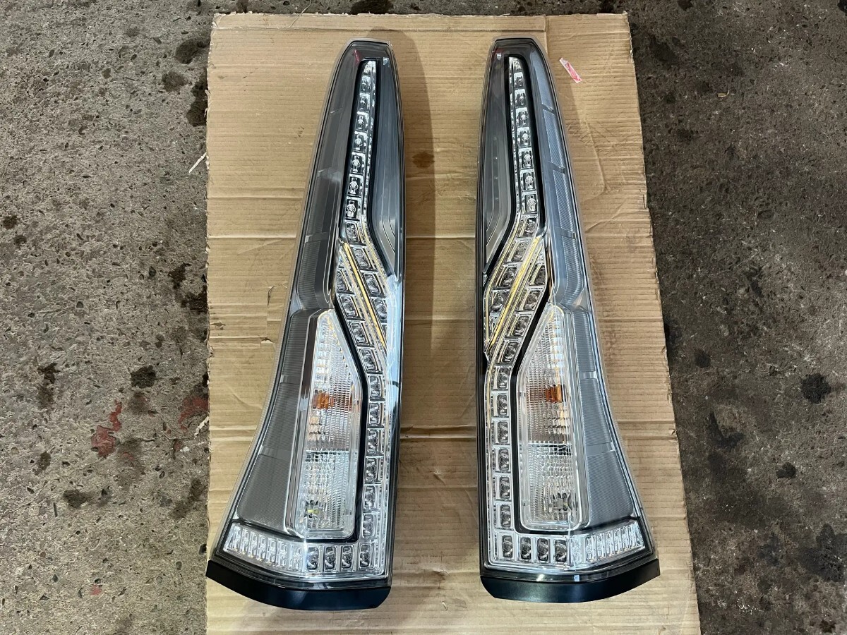 Nissan C26 LED Koito 220-23682 テールランプ拍卖