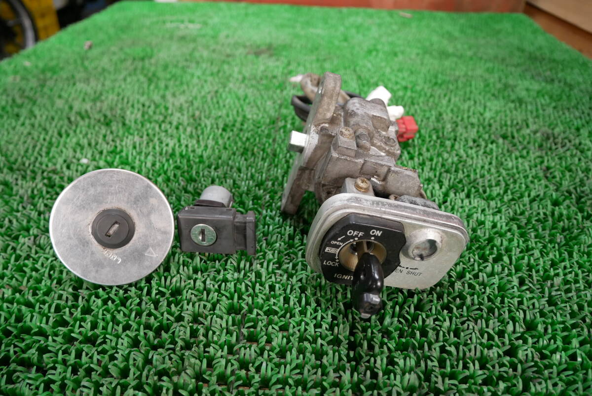 【中古】ヤマハ マジェスティ 250 C SG03J キーセット メインキー タンクキャップ キーシリンダー 鍵1本 予備パーツ 拍卖