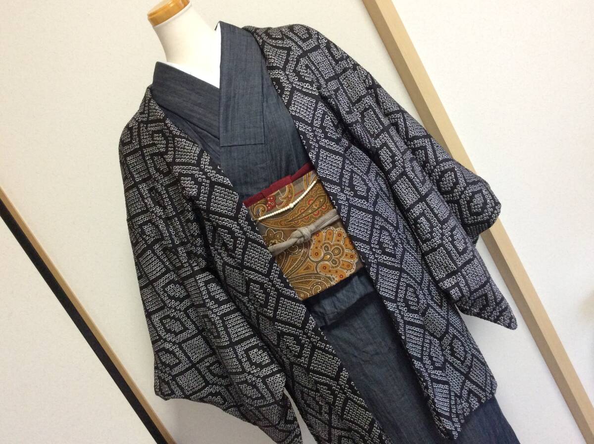 即決 アンティーク羽織 裄丈64.5 絞り亀甲ブラック 羽織紐付き定形外郵便込み 人気の黒系羽織です。拍卖