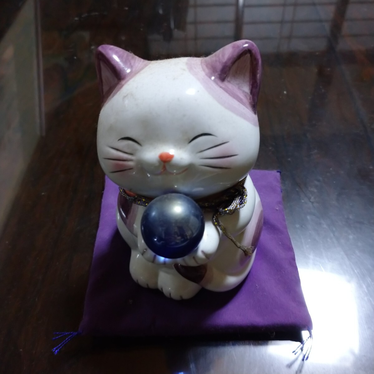 即決!招き猫まねき猫型貯金箱座布団付き陶磁器 縁起物 置物オブジェ拍卖