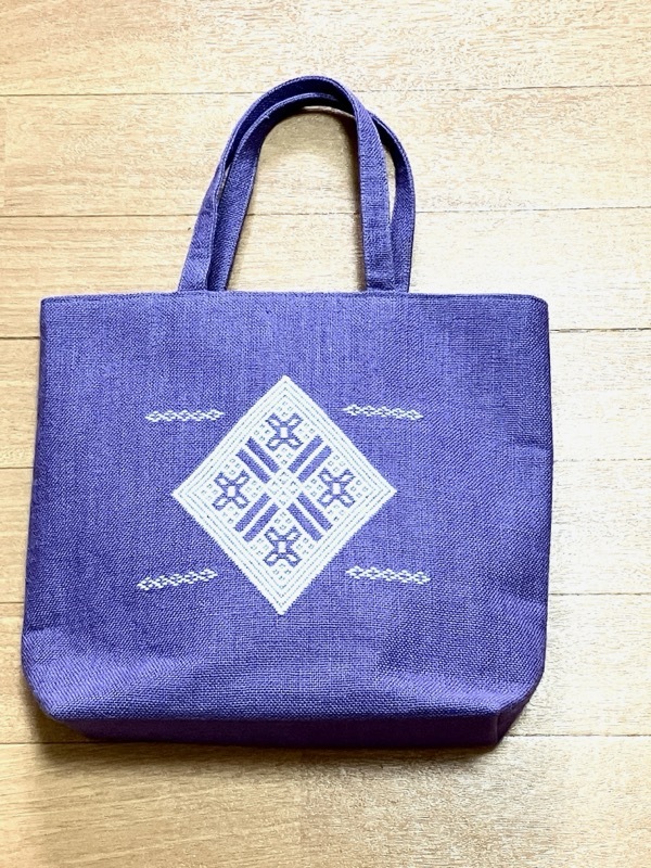藤色☆手提げバッグ◆刺繍 ハンドバッグ◆ 中側は布製巾着タイプ☆ポケット多め【ユーズド】☆上品☆拍卖