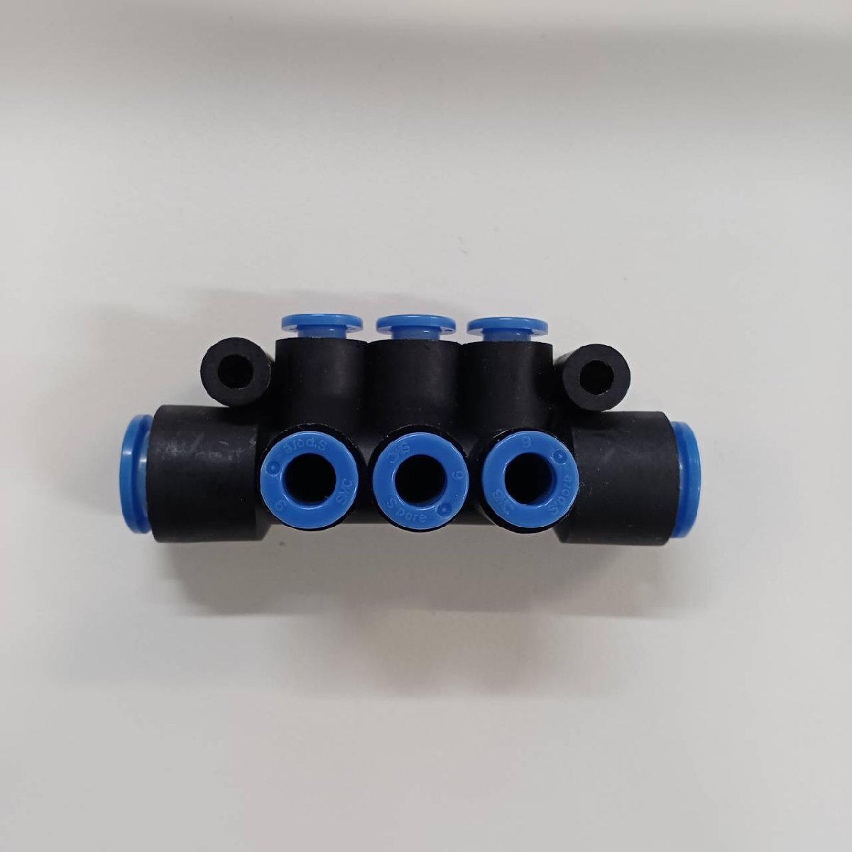 【新品未使用品】SMC KM11-06-10-6 空圧マニホールド継手 SMC 内容量:1個 A-014拍卖